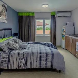 Hotel Omira Apartment Suites